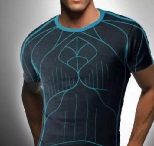 这款“微流控”运动衣让你放肆摇摆、始终干爽